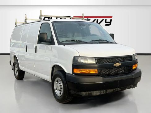 Used 2024 Chevrolet Express 2500 RWD image 1
