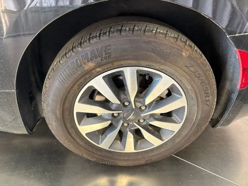 Used 2023 Chrysler Pacifica Touring-L FWD image 12