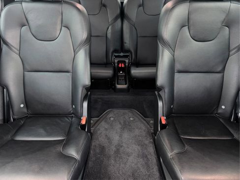 Used 2022 Volvo XC90 T6 Momentum w/ Climate Package image 20