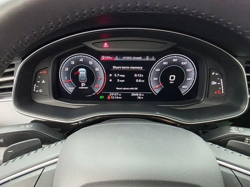 Used 2019 Audi Q8 Premium image 21