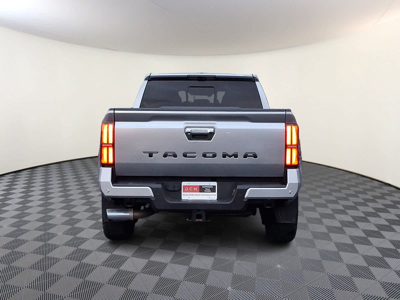 Used 2024 Toyota Tacoma Limited w/ Limited Package (LT) AWD/4WD image 6
