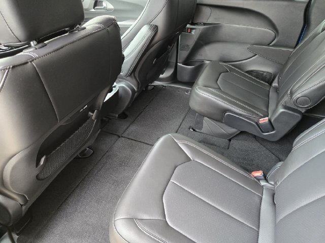 New 2027 Chrysler Pacifica Select FWD image 21