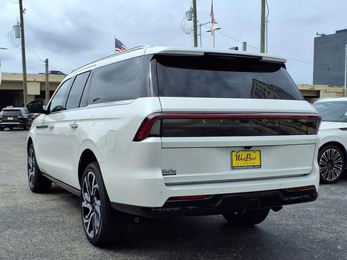 New 2026 Lincoln Navigator L Reserve AWD/4WD image 6