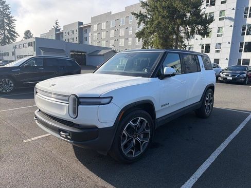 Used 2025 Rivian R1S Adventure image 1