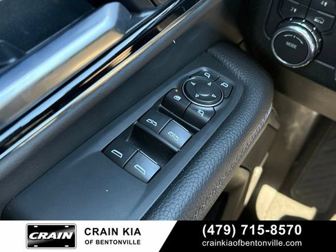 Used 2026 GMC Yukon Denali w/ Sun & Power Step Package AWD/4WD image 10