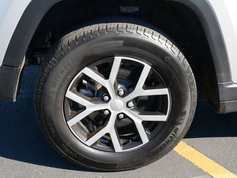 Used 2024 Jeep Grand Cherokee Limited image 5