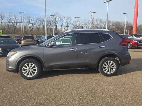 Used 2017 Nissan Rogue SV image 4