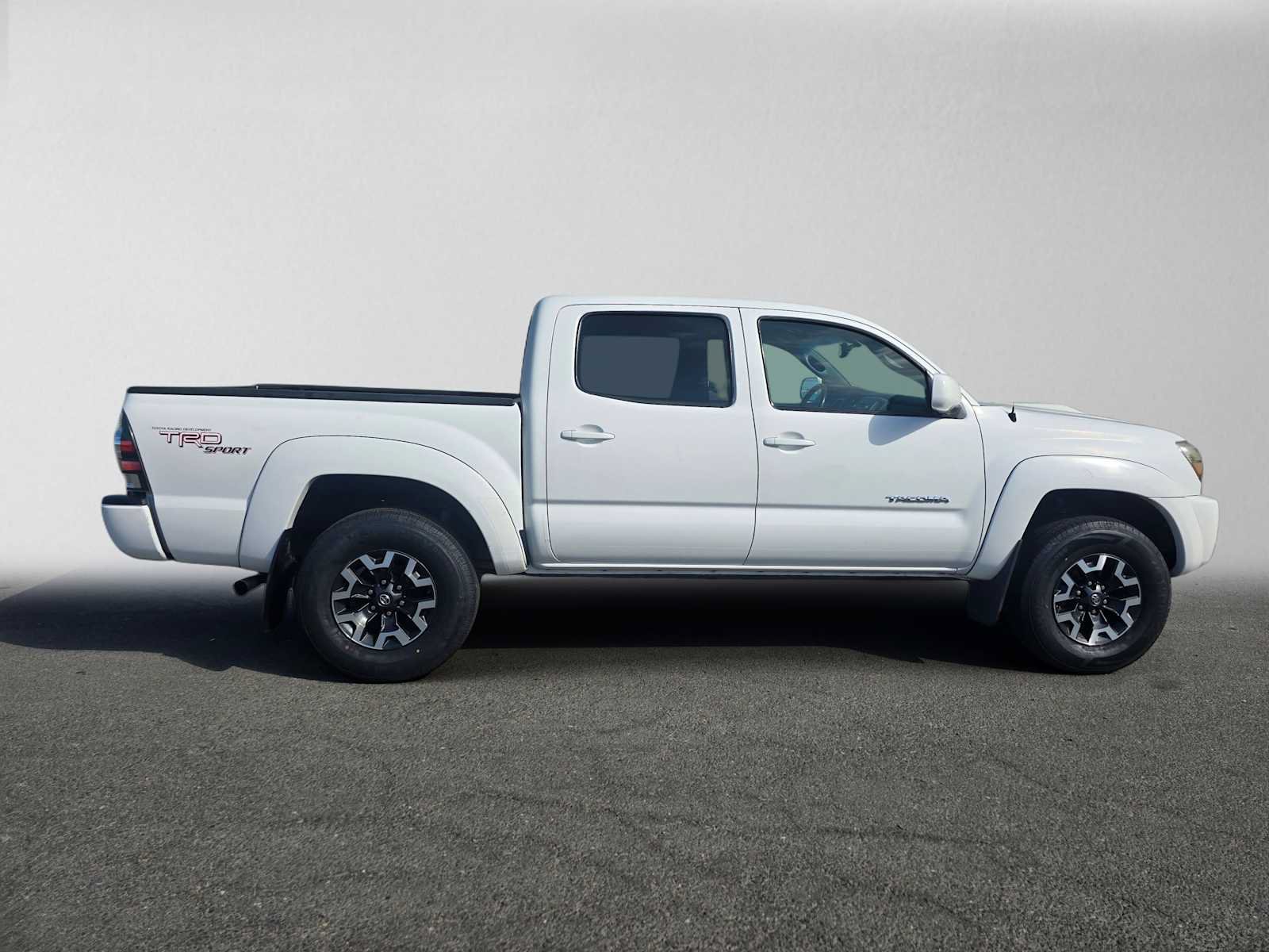 Used 2010 Toyota Tacoma PreRunner w/ TRD Sport Pkg w/JBL Audio RWD image 2