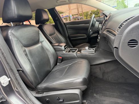 Used 2015 Chrysler 300 Limited RWD image 6