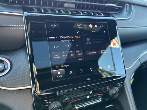 Used 2025 Jeep Grand Cherokee Laredo X w/ Luxury Tech Group I image 28