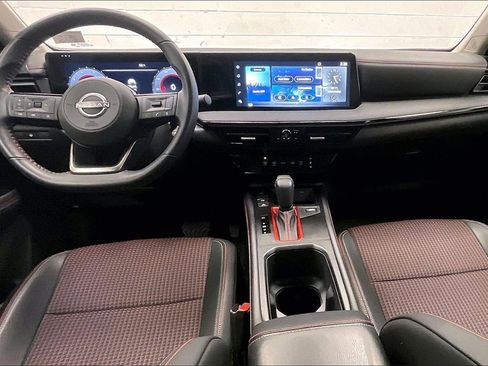 Certified 2025 Nissan Kicks SR image 14