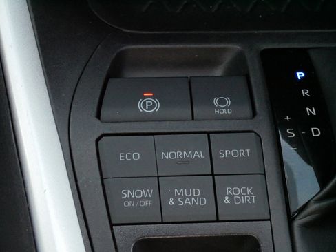 Certified 2024 Toyota RAV4 LE image 27