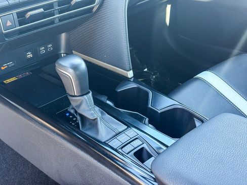 Used 2025 Toyota Camry SE image 24