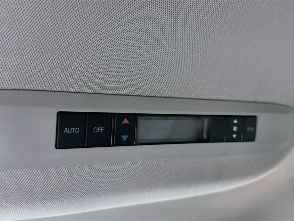 Certified 2024 Toyota Sienna LE FWD image 27