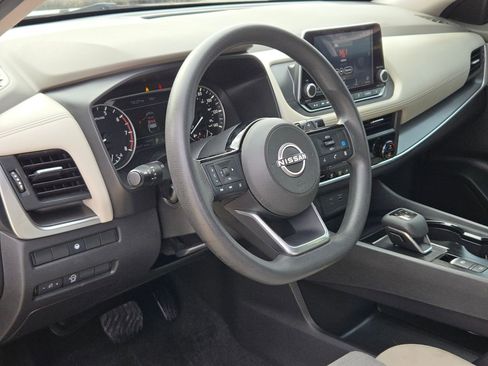 Used 2023 Nissan Rogue SV image 10