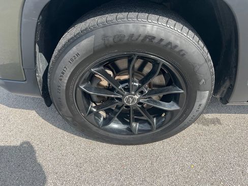 Used 2020 Jeep Cherokee Latitude Plus w/ Cold Weather Group AWD/4WD image 12