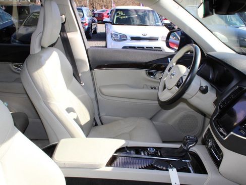 Used 2016 Volvo XC90 T6 Momentum w/ Momentum Plus Package image 11
