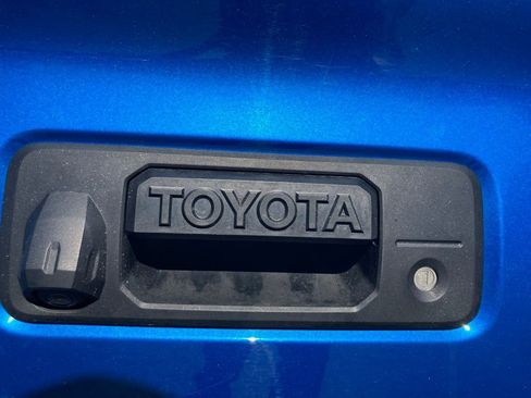 Used 2017 Toyota Tacoma TRD Sport w/ Tow Package (A/T) image 37