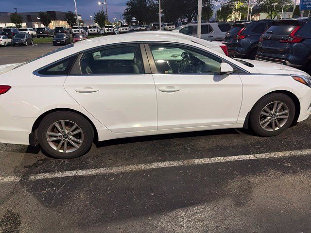 Used 2015 Hyundai Sonata SE w/ Option Group 09 FWD image 10