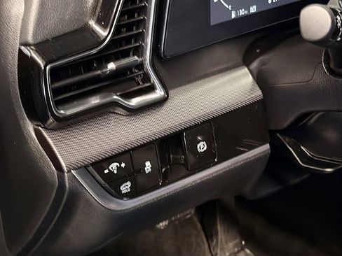 Used 2025 Kia Sportage SX image 10