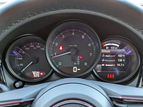 Used 2025 Porsche Macan image 16