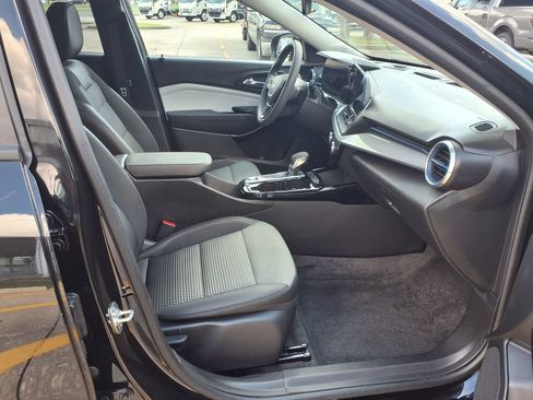 Used 2026 Chevrolet Trax LT FWD image 7