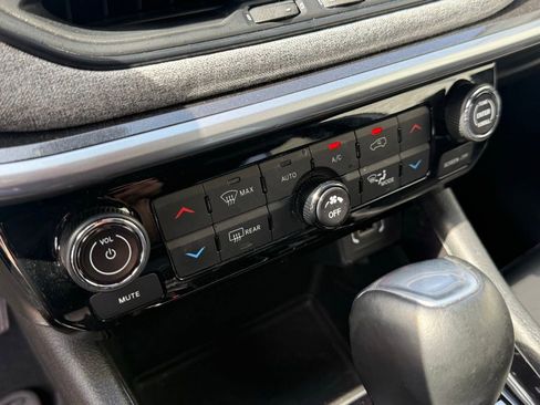 Used 2025 Jeep Compass Latitude w/ Sun & Sound Group image 31