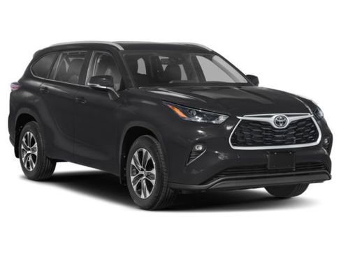 Used 2024 Toyota Highlander XLE FWD image 6