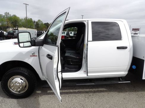Used 2024 RAM 3500 Tradesman w/ Chrome Appearance Group AWD/4WD image 13