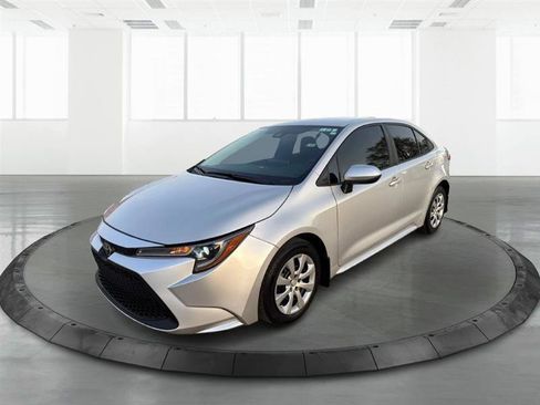 Used 2020 Toyota Corolla LE image 2