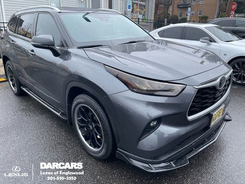 Used 2020 Toyota Highlander XLE image 1