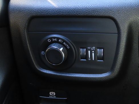 Used 2023 Jeep Grand Cherokee L Laredo image 38