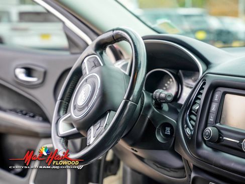 Used 2018 Jeep Compass Latitude w/ Trailer Tow Group image 11