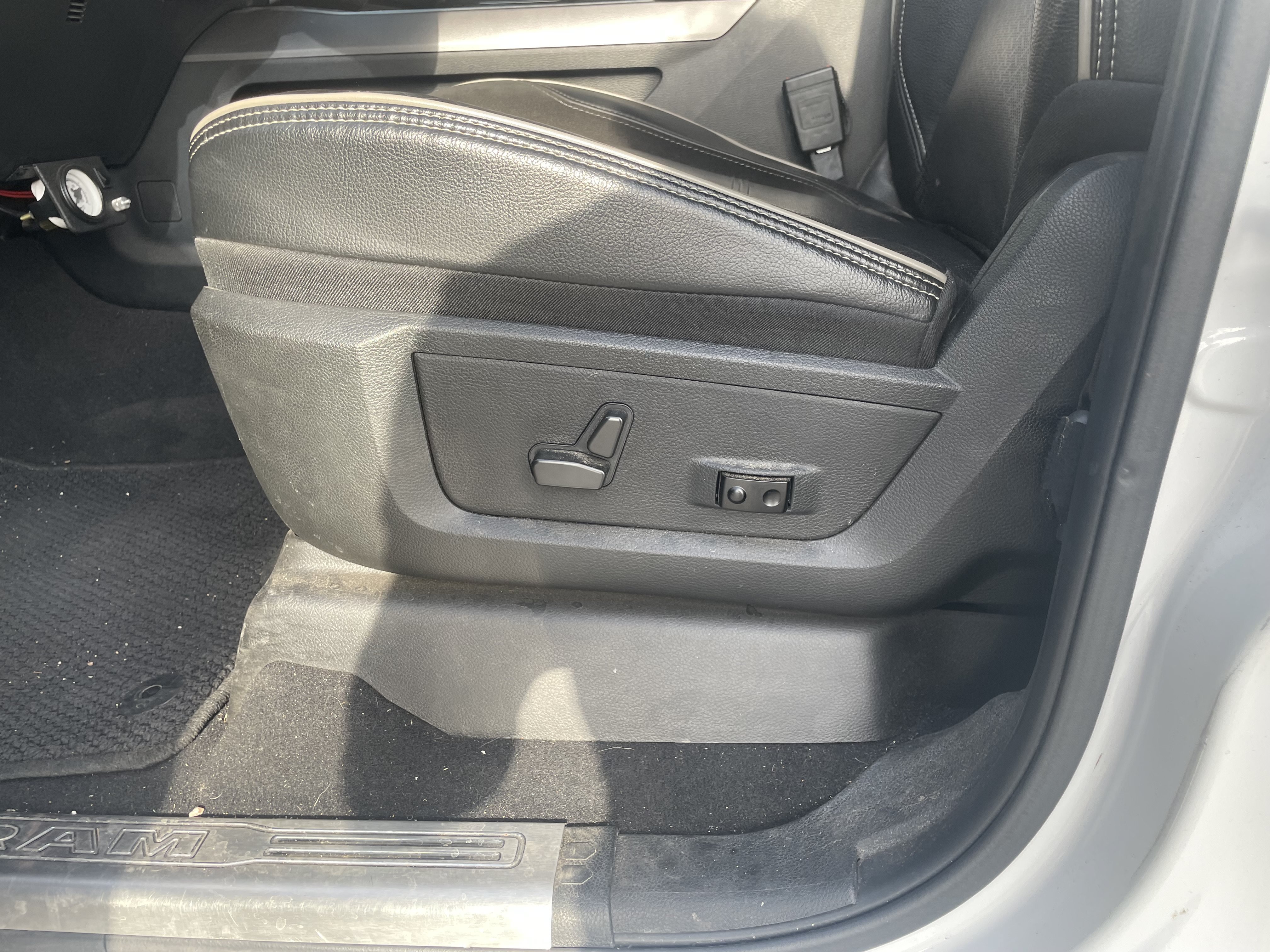 Used 2022 RAM 2500 Laramie AWD/4WD image 14