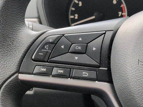 Used 2025 Nissan Altima 2.5 SV FWD image 6