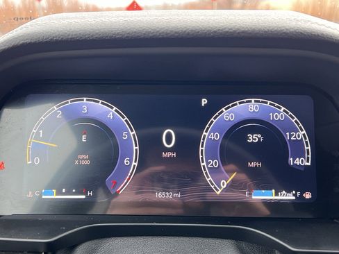 Used 2024 Jeep Grand Cherokee Limited w/ Luxury Tech Group II image 33