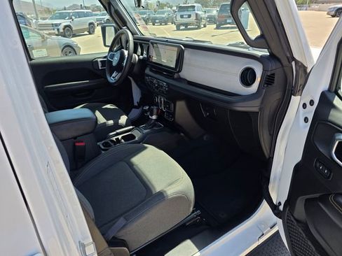 Used 2024 Jeep Wrangler Unlimited Sahara AWD/4WD image 8