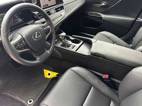 Used 2025 Lexus ES 300h w/ Premium Package FWD image 7