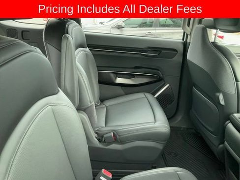Used 2024 Kia EV9 Light Long Range RWD image 4