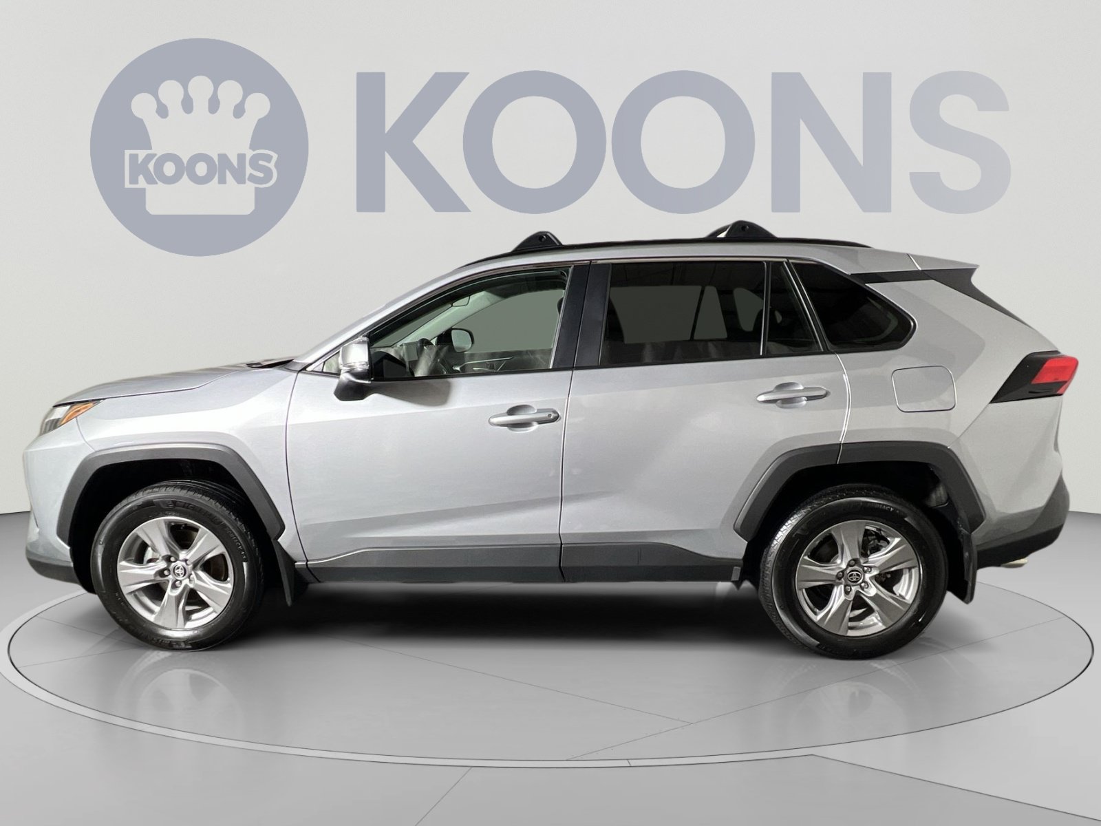 Used 2025 Toyota RAV4 XLE AWD/4WD image 2