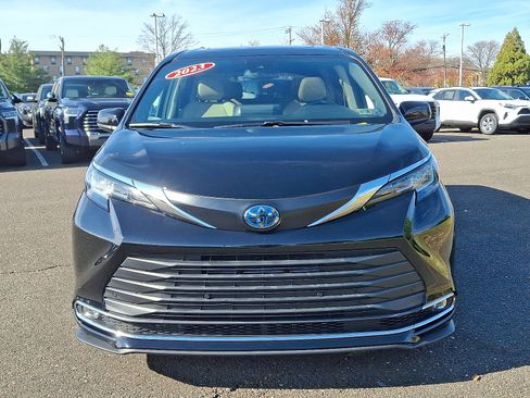Certified 2023 Toyota Sienna XLE image 2