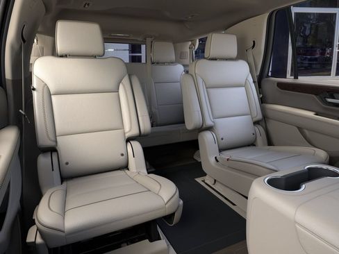 New 2026 GMC Yukon Denali w/ Denali Reserve Package AWD/4WD image 17