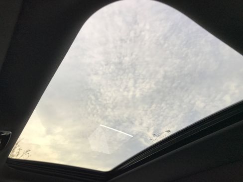 Used 2024 BMW 530i xDrive w/ Premium Package image 28