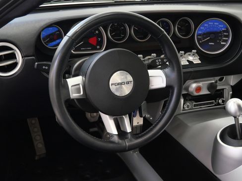 Used 2005 Ford GT RWD image 14