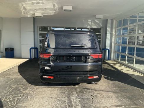 Used 2023 Jeep Wagoneer Series II image 8