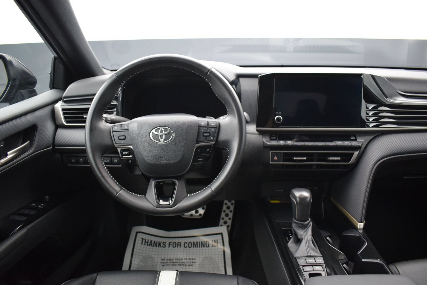 Used 2025 Toyota Camry SE FWD image 14