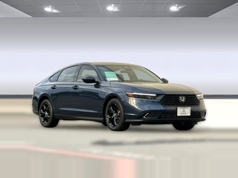 Certified 2025 Honda Accord SE image 6