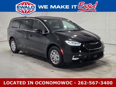 New 2026 Chrysler Pacifica Select