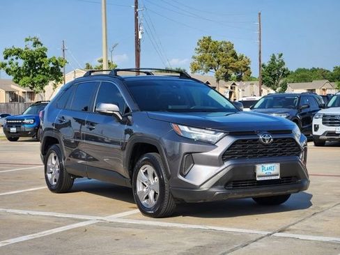 Used 2025 Toyota RAV4 XLE AWD/4WD image 3