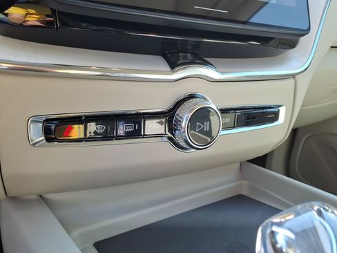 New 2026 Volvo XC60 B5 Ultra w/ Protection Package Premier AWD/4WD image 13